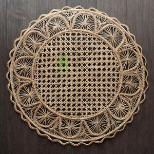 Meilleures ventes : Assiettes de présentation en jonc de mer naturel, tressées à la main, style bohème, pour décoration de table de mariage, sets de table festonnés en osier 35 cm - Product Image 1