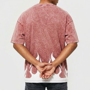 T-shirt graphique rose vieilli pour homme style urbain, coupe ample, coton premium, ourlet flamboyant, mode streetwear, production sur mesure - Product Image 2