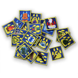 Petit patch brodé thermocollant en forme de lettres et de chiffres en forme de cœur, pour porte-clés, couvre-passeport, porte-cartes, sac, accessoire de mode, vente en gros - Product Image 3