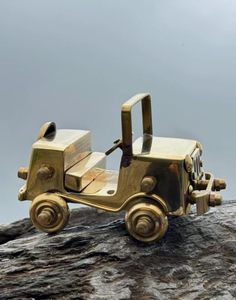 Miniature de Jeep vintage en laiton antique, objet décoratif pour la maison, le bureau, la table, figurine de voiture décorative, cadeau - Product Image 3