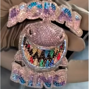 Colgante de Plata 925 con Moissanita Personalizado en Forma de Tiburón, Estilo Hiphop, con Incrustaciones de Moissanita - Product Image 1