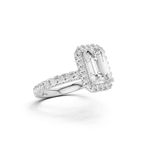 แหวนทองคำ 14KT ประดับเพชรทรง Emerald Cut ล้อมเพชรแบบ Halo พร้อมเพชรเม็ดใหญ่ 2.5 กะรัต ดีไซน์ Halo แบบคลาสสิก สง่างามเหนือกาลเวลา - Product Image 4