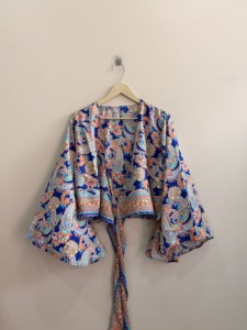 Blusa de seda al por mayor para mujer, top retro de playa con lazo frontal, top cruzado de seda - Product Image 1