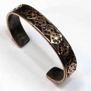 Bracelet manchette ajustable en cuivre pur forgé à la main, motif étoile géométrique vintage, style ouvert et plat - Product Image 5