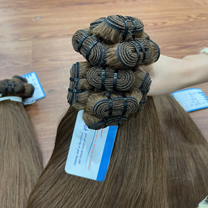 Tendencia de Moda: Cabello Liso Marrón en Trama, Aspecto Liso y Brillante, Puntas Gruesas, Stock Premium, Listo para Enviar - Product Image 2