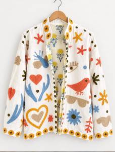 Veste blanche brodée à la main avec des motifs floraux, manches longues, col boutonné, style vacances d'été, veste en coton tissé pour femmes - Product Image 3