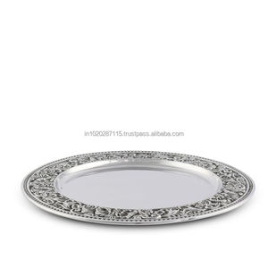 Plaque de recharge ronde en métal moderne pour une table à manger décontractée avec un style élégant et une coordination des couleurs neutres - Product Image 4