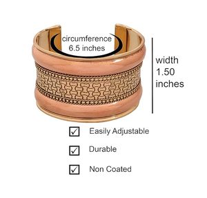 Bracelet manchette ouvert en laiton à motif géométrique en métal gravé, bord en cuivre lisse et garniture en fil perlé - Product Image 2