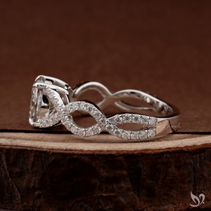 แหวนเพชรแล็บทรงยาว 2 กะรัต ทองคำขาว 10K ดีไซน์ไขว้ประดับเพชรแบบพาเว่ รับรองโดย IGI - Product Image 2