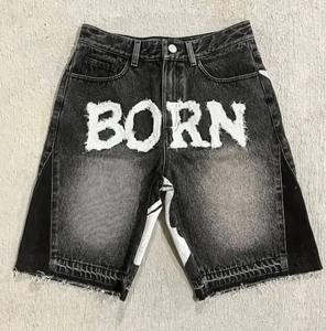 กางเกงยีนส์ขาสั้นผู้ชายสไตล์วินเทจทรงหลวมปักลายแบบสั่งทำพิเศษ แต่งแพทช์ขาดๆ แบบโอเวอร์ไซส์ ขายส่ง - Product Image 2