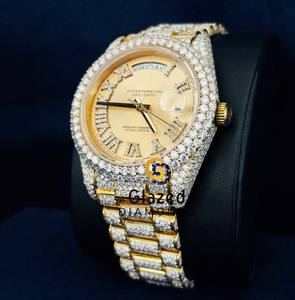 Montre pour homme avec fermoir à bouton poussoir design attrayant, diamant de laboratoire véritable taille brillant rond et chiffres romains sertis. - Product Image 3