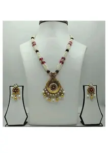 Colgante en tono dorado con piedras rosas y pendientes a juego, joyería étnica tradicional para mujer, elegante conjunto de collar con cuentas de perlas - Product Image 3