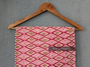 ผ้าฝ้ายแท้คุณภาพส่งออก สีชมพูสไตล์โบโฮ ลายอิคัต สำหรับผลิตเสื้อผ้า - Product Image 4