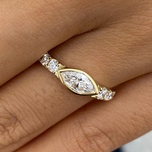 Anillo de eternidad con diamantes de corte marquesa de 1.00 quilates, cultivados en laboratorio, en oro macizo de 14 quilates, para bodas y fiestas, regalo para pareja. - Product Image 1