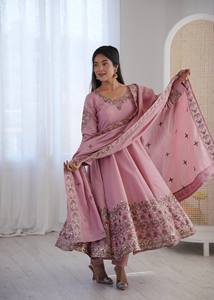 Conjunto de Anarkali con patrón Kali y tela de lona, listo para usar, con dupatta. - Product Image 2