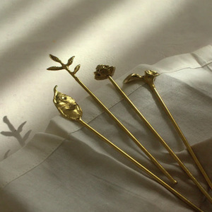 Juego de 6 agitadores de acero inoxidable con revestimiento de latón, agitadores de cóctel Juniper Brass - Product Image 1