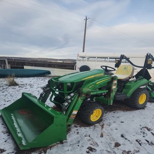 Tractor Agrícola Compacto John Deere 1023E de Alto Rendimiento y Precio Accesible, Maquinaria para Jardín, Disponible en Stock para Envío Inmediato - Product Image 3
