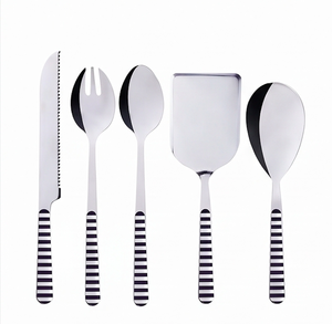 Ensemble de couverts modernes en acier inoxydable avec manches rayées noir et blanc, compatibles lave-vaisselle, pour la restauration et l'usage quotidien - Product Image 1