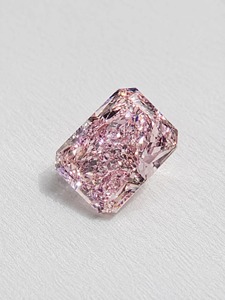 Lab Grown Diamond 7CT Radiant Fancy <b>Pink</b> VVS2 IGI Certified CVD 3EX Excellent Cut B2B Supplier for Diamond Dealers and Importers - Product Image 3