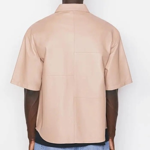 Camisas de Hombre Personalizadas OEM de Manga Corta, Hombros Caídos, Bolsillos Dobles en el Pecho, Botones de Cuerno, Cuero Sintético Sólido, Estilo Vintage Hip Hop - Product Image 3