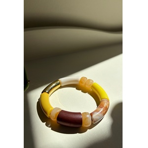 Bracelet en résine de luxe avec des détails élégants faits à la main, accessoire de poignet élégant pour un usage quotidien et des événements spéciaux - Product Image 2