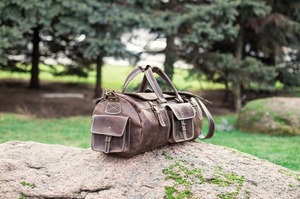 กระเป๋าหนังวินเทจแบบดัฟเฟิล กระเป๋าเดินทางสำหรับทุกเพศ พร้อมช่องใส่รองเท้าขนาดใหญ่ ปิดด้วยซิป และสายสะพายปรับได้ รุ่น LDB-0345 - Product Image 2