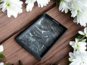 Plateau en bois argenté et gris et résine époxy, design géode fait main, 3 tailles, cadeau de pendaison de crémaillère, art fonctionnel, plateau TV, cadeau pour hôte - Product Image 3