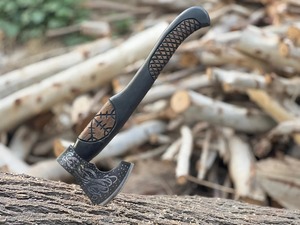 Hacha de cabeza hecha a mano para exteriores, personalizada, con hoja de acero de alto carbono de 18 pulgadas y mango de madera grabado, de grado industrial. - Product Image 1