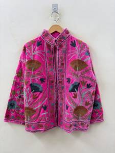Chaqueta Bomber Corta Abierta para Mujer, Hecha a Mano, Estilo Boho, de Terciopelo Rosa, con Bordado Suzani, Ecológica, Transpirable, Acolchada con Kantha Indio - Product Image 2