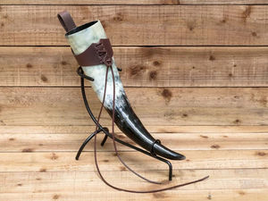 Cuerno para Beber Tallado a Mano, Duradero, con Temática Animal Vikinga, Taza de Mesa de Búfalo, Tamaño Personalizado, Blanco y Negro, Diseño Moderno y Elegante - Product Image 1