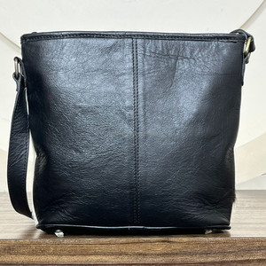 Sacs à bandoulière en cuir de vachette vintage faits à la main en gros pour femmes, sacs à main de luxe de haute qualité - Product Image 6