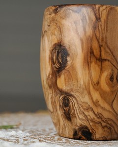 Vaso de Madera Artesanal de Diseño con Acabado Natural para una Presentación Elegante de la Mesa, Ecológico para Uso Doméstico - Product Image 3