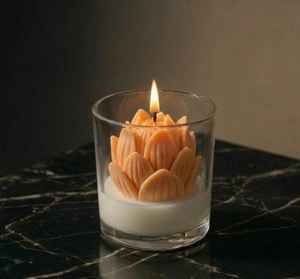 Bougie en verre de soja Lotus Flower Clean Burn Easy Return, décoration personnalisée pour la maison, cadeaux d'invitation de baptême, prix de gros - Product Image 6