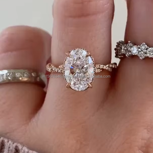 Bague de fiançailles solitaire en or jaune avec diamant taille ovale, éclat brillant, luxe intemporel, bijoux raffinés pour elle - Product Image 1