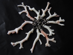 Pendentif en argent sterling 925 avec corail blanc naturel brut poli en forme de branche, bijou unique et tendance, cadeau pour elle - Product Image 5