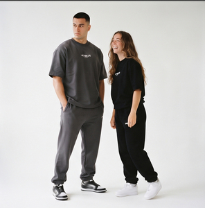 Ensemble de survêtement unisexe en coton 100 % : T-shirt à col rond et manches courtes, et pantalon de jogging à taille élastique, coupe décontractée et ample, longueur intégrale - Product Image 4