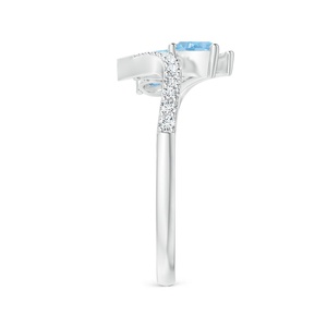 แหวนแต่งงานแบบวงแหวนไขว้ประดับเพชรทรงเพฟ ดีไซน์สามเม็ดพลอยอะความารีนธรรมชาติรูปทรงหลากหลาย ทอง 14K รุ่นใหม่ล่าสุดปี 2026 - Product Image 2