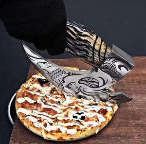 Cortador de Pizza Artesanal de Acero Inoxidable con Mango de Madera Grabado Diseño Vikingo, el Mejor Cortador de Pizza para Hoteles con Grabado - Product Image 1