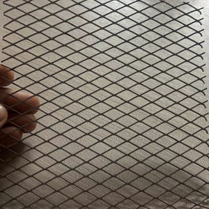 Lámina de Malla Metálica Perforada Galvanizada Resistente, Rollo de Malla Perforada Estándar con Perforaciones en Forma de Diamante para Cercas Perimetrales y Divisiones de Seguridad - Product Image 1