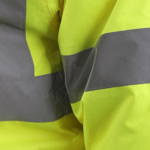 Chaqueta de seguridad de alta visibilidad para hombres, diseñada para brindar comodidad y seguridad en entornos de trabajo y exteriores. - Product Image 6