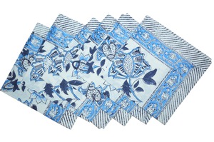 Serviettes de table rectangulaires en coton imprimées à la main, motif floral bleu, linge de table artisanal 80x120cm pour la salle à manger, les mariages et la maison - Product Image 3