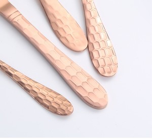 Juego de cubiertos de acero inoxidable de 5 piezas, tenedor, cuchara y cuchillo pulidos en dorado, plateado, negro, arcoíris, rosa, duradero, resistente a la decoloración, libre de BPA. - Product Image 6