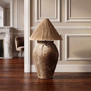Lámpara de pie rústica de terracota con pantalla de rafia, base de cerámica antigua con doble asa, estilo Wabi Sabi. - Product Image 2