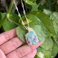 Collier pendentif en macramé en forme de cloche, en alliage de métaux précieux plaqué rhodium/platine, fait main, avec cristaux de guérison minimalistes