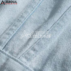 Veste en jean tendance pour homme avec doublure chaude, look streetwear urbain, idéale pour un style hivernal au quotidien - Product Image 4