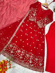 Ensemble de kurta Anarkali brodé rouge bordeaux pour femmes avec dupatta, tenue ethnique indienne pakistanaise pour mariage - Product Image 4