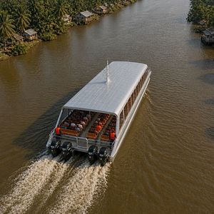 Catamarán de lujo UBI 20100 personalizado, soldado en aluminio o fibra de vidrio, con capacidad para 100 pasajeros y 3 tripulantes, 4X400HP, control remoto, Rive. - Product Image 6