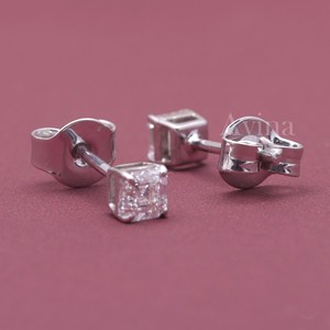 ต่างหูเพชรทรง Asscher เพชรเพาะเลี้ยงในห้องปฏิบัติการที่ได้รับการรับรองจาก IGI ตัวเรือนทองคำ 18K |   ต่างหูเพชรคลาสสิก - Product Image 2