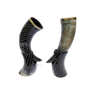 Tasse à boire Viking en corne de boeuf naturelle avec un design animal poli Tasse à bière de style médiéval pour les cadeaux et les événements - Product Image 5