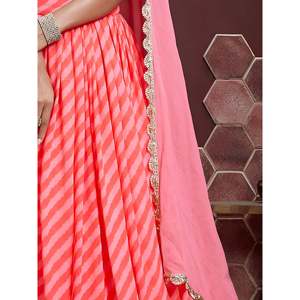 Conjunto de Lehenga Choli de Organza Bordada para Mujer Talla Grande en Color Rosa - Product Image 2